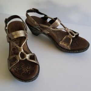 Born gold strapy ankle strap sling back sandals low heels woman sandals size 6